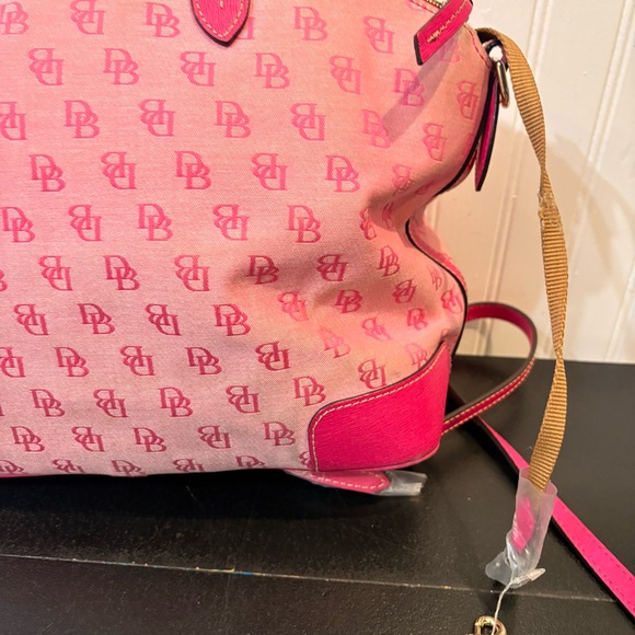DOONEY & BOURKE Monogram
Signature Charleston Shopper Bag
Pink Canvas READ - Picture 13 of 14